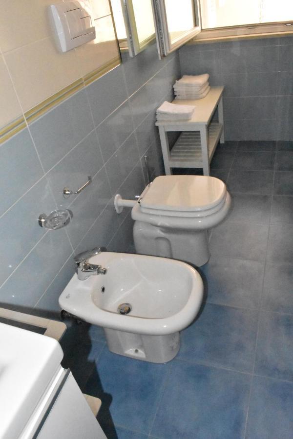 Garda Fantasy Apartment - Jacuzzi Дезенцано-дель-Гарда Екстер'єр фото