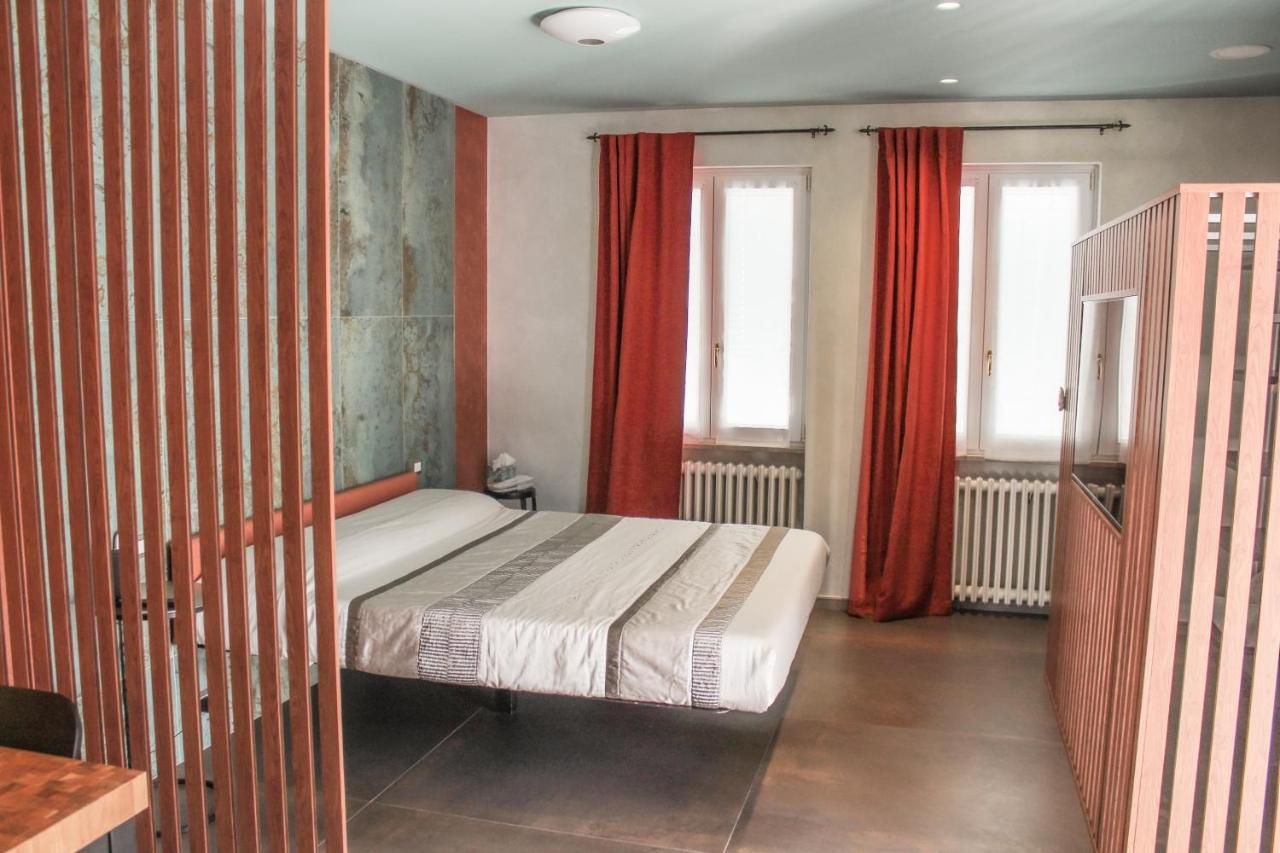 Garda Fantasy Apartment - Jacuzzi Дезенцано-дель-Гарда Екстер'єр фото
