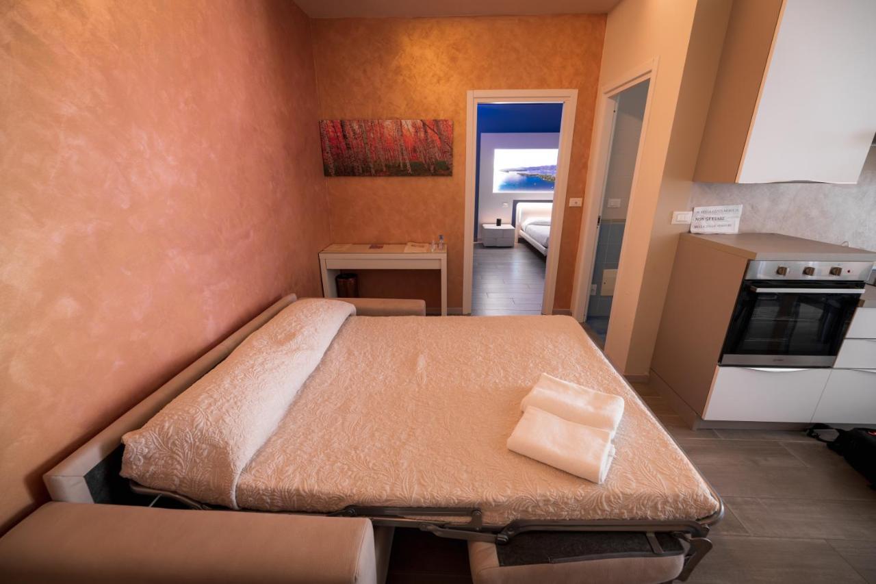 Garda Fantasy Apartment - Jacuzzi Дезенцано-дель-Гарда Екстер'єр фото